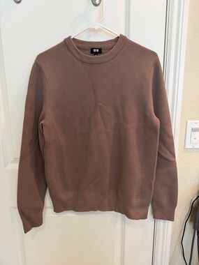 Uniqlo Women's Crewneck Sweater in Dusty Brown